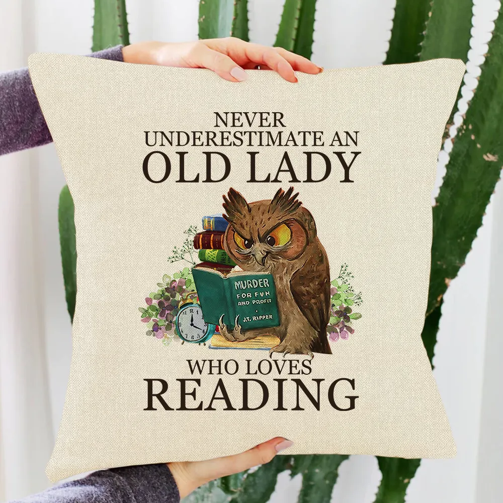 Never Underestimate An Old Lady Who Loves Reading Book Lovers Gift PILS07